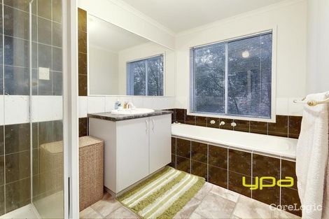 Property photo of 32 Grandview Crescent Hillside VIC 3037