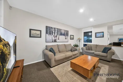 Property photo of 42 Plowman Court Epping VIC 3076