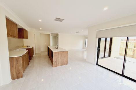 Property photo of 4 Vecot Street Tarneit VIC 3029