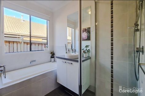 Property photo of 76 Belmont Crescent Pakenham VIC 3810