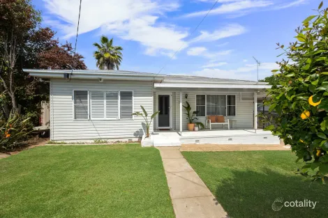 Property photo of 32 Ceduna Street Mount Austin NSW 2650