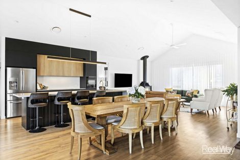 Property photo of 2 Summit Drive Mount Rascal QLD 4350