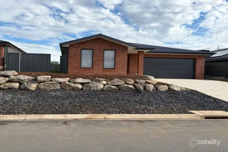 Property photo of 92 Smiggins Drive Thurgoona NSW 2640