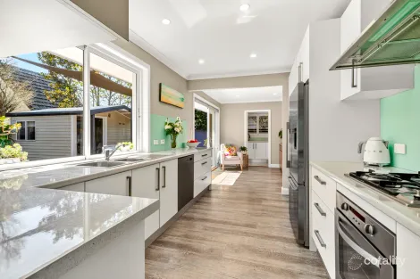 Property photo of 40 Blackbutts Road Frenchs Forest NSW 2086