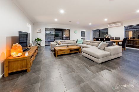 Property photo of 1 Mountjoy Circuit Clyde North VIC 3978