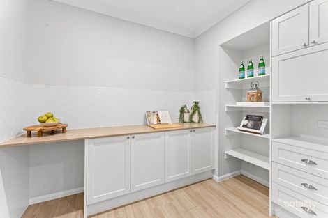 16 Woodward Cres, North Lakes, QLD 4509