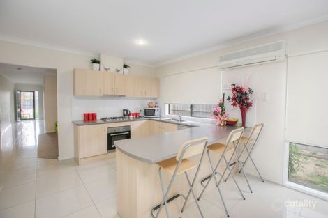 Property photo of 13 Beechtree Way Cranbourne North VIC 3977
