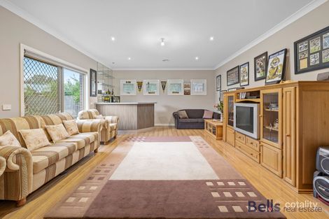 Property photo of 11 Kensington Circle Derrimut VIC 3026