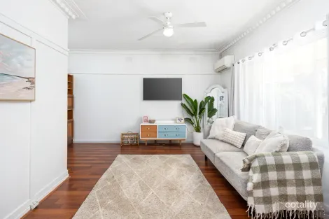 Property photo of 32 Ceduna Street Mount Austin NSW 2650