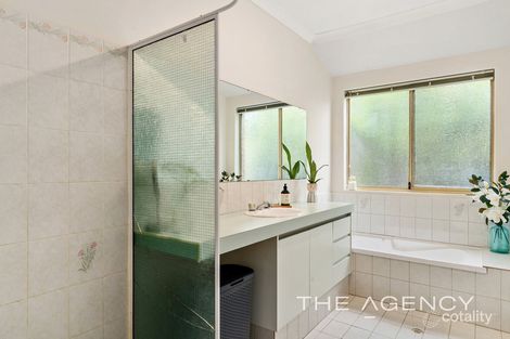 Property photo of 6 Claret Ash Court Helena Valley WA 6056