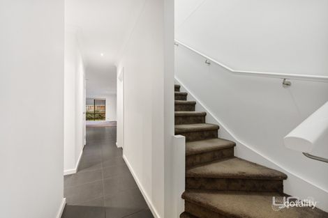 Property photo of 22 Higgins Street Fraser Rise VIC 3336