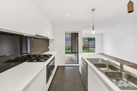 Property photo of 22 Higgins Street Fraser Rise VIC 3336