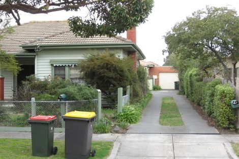 18 Calembeena Ave, Hughesdale, VIC 3166