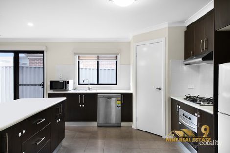 Property photo of 29 Mayesbrook Road Manor Lakes VIC 3024