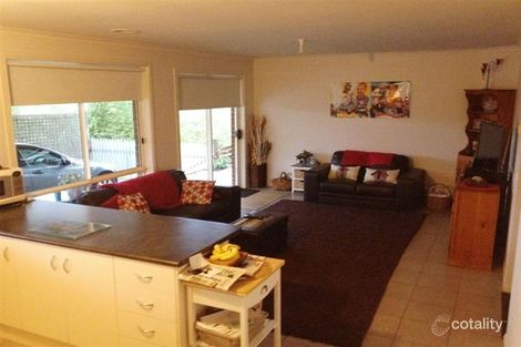 Property photo of 33 Walker Drive Drouin VIC 3818