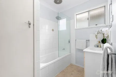 Property photo of 21 Moreton Avenue Wynnum QLD 4178
