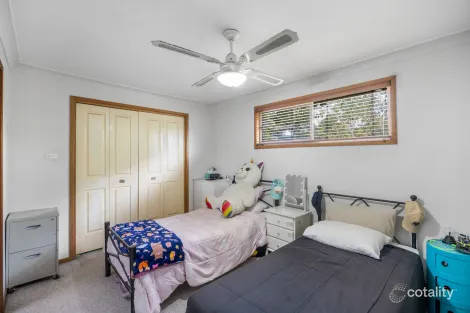 Property photo of 2 Leeward Close Woodrising NSW 2284