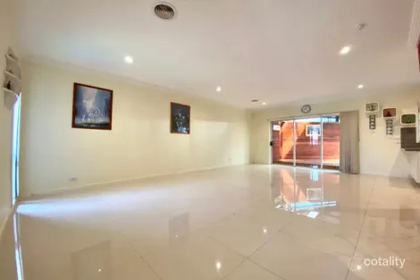 Property photo of 8/5 Tarella Street Hampton Park VIC 3976