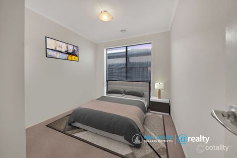 Property photo of 12 Pomegranate Way Pakenham VIC 3810