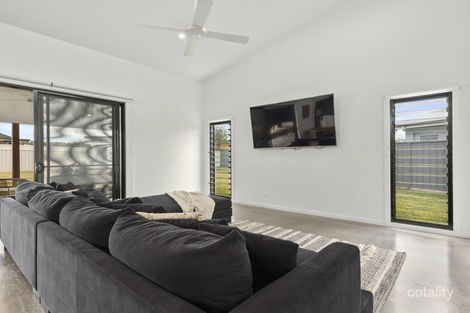 Property photo of 11 Tropicbird Crescent Old Bar NSW 2430