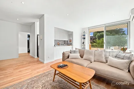 2/10 Hampton Court Rd, Carlton, NSW 2218