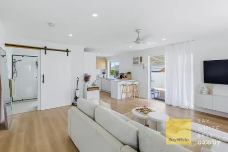 2/9 Beitz Ave, Labrador, QLD 4215