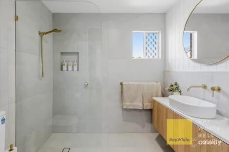 Property photo of 2/9 Beitz Avenue Labrador QLD 4215