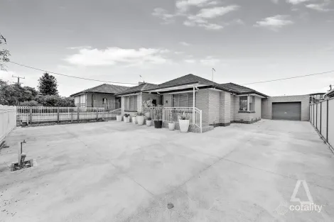 Property photo of 26 Oleander Drive St Albans VIC 3021