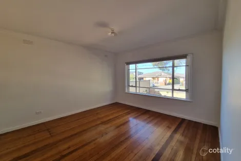 Property photo of 18 Craigielea Avenue St Albans VIC 3021