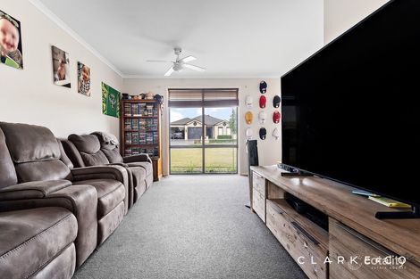 Property photo of 27 Peppertree Circuit Aberglasslyn NSW 2320