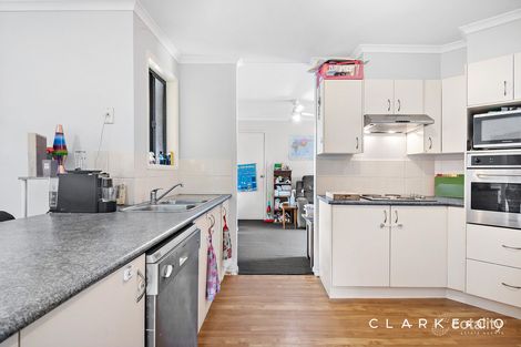 Property photo of 27 Peppertree Circuit Aberglasslyn NSW 2320