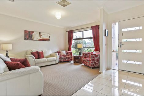 Property photo of 6 Agathis Alley Cranbourne North VIC 3977