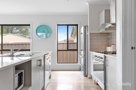 Property photo of 11 Central Park Court Ballan VIC 3342