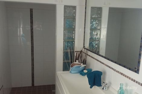 Property photo of 8 Falcon Court Hallett Cove SA 5158