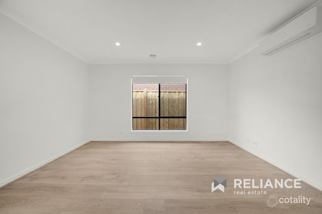 Property photo of 28 Shelterbelt Avenue Weir Views VIC 3338