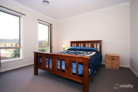 Property photo of 16 Gascoyne Way Truganina VIC 3029