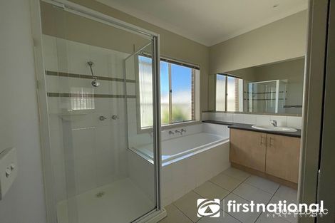 Property photo of 42 Macquarie Circuit Pakenham VIC 3810