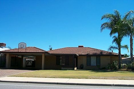 141 Forest Lakes Dr, Thornlie, WA 6108