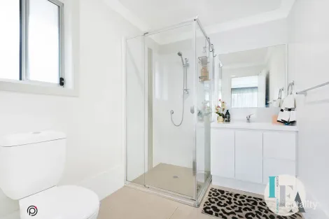 Property photo of 25 Saddleback Crescent Stream Hill NSW 2526