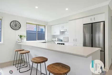 Property photo of 25 Saddleback Crescent Stream Hill NSW 2526