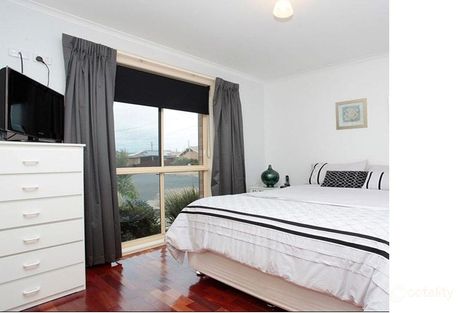 Property photo of 1/1 Gentzen Drive Wyndham Vale VIC 3024
