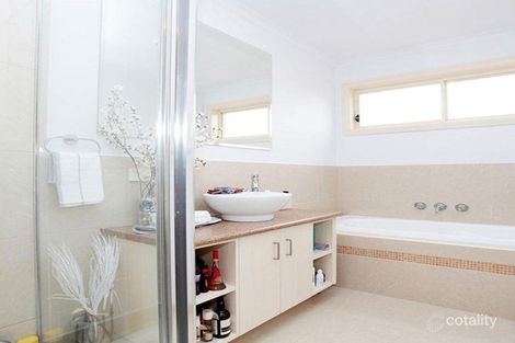 Property photo of 1/1 Gentzen Drive Wyndham Vale VIC 3024