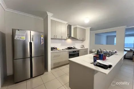 Property photo of 27 Wattleseed Avenue Treeby WA 6164