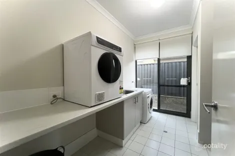 Property photo of 27 Wattleseed Avenue Treeby WA 6164