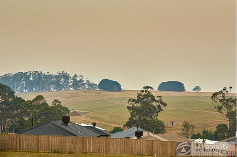 Property photo of 19 Sandstock Drive Warragul VIC 3820