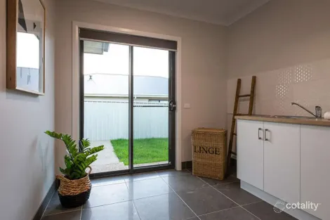 Property photo of 4 Woolshed Drive Thurgoona NSW 2640