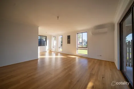 Property photo of 2 Ravenglass Place Cranebrook NSW 2749