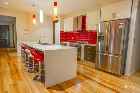 Property photo of 2 Greenham Avenue Craigieburn VIC 3064