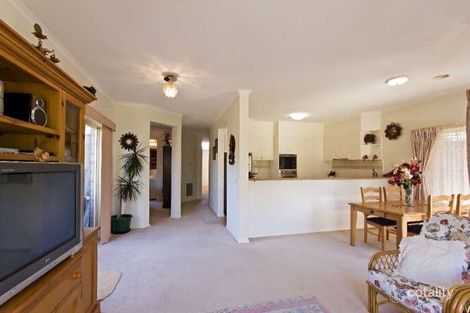 Property photo of 38 The Crest Attwood VIC 3049