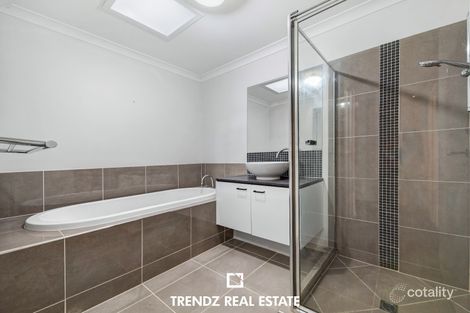 73 Brookwater Pde, Lyndhurst, VIC 3975